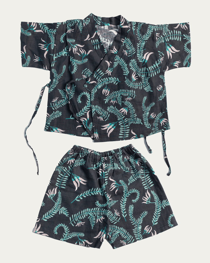 Ngutukākā  Pango Kimono Set